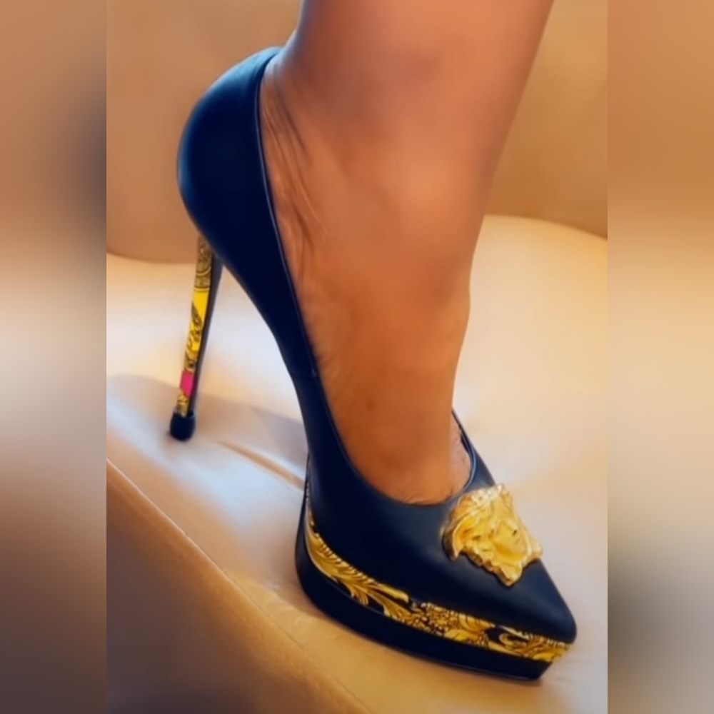 Beautiful pair of shoes. Never won.  Brand new. Size  38